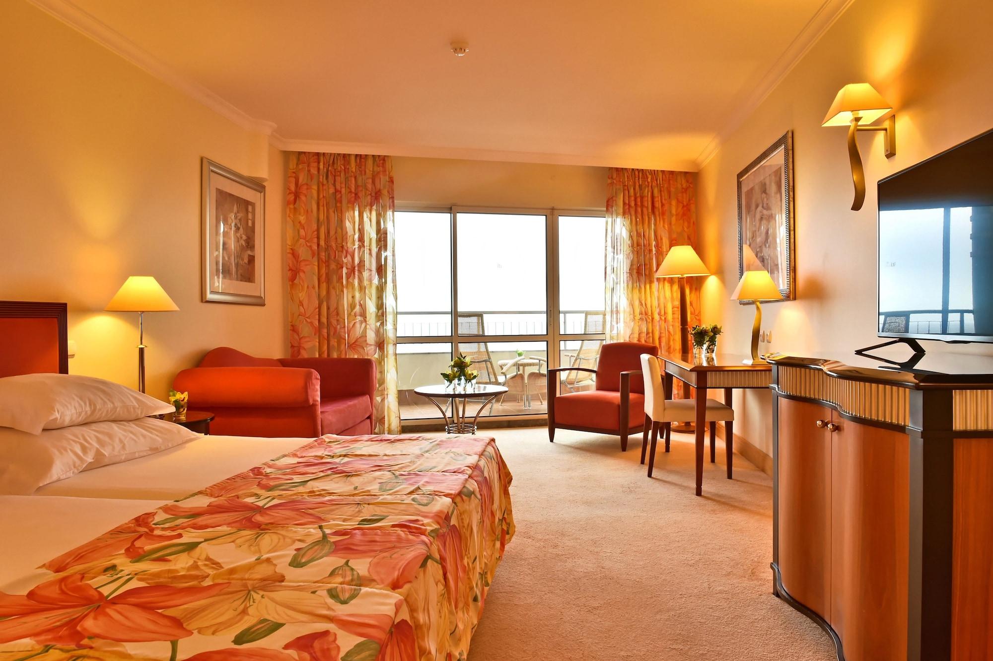 페스타나 그랜드 오션 리조트 호텔 푼샬 외부 사진 A room at the Hilton London Heathrow