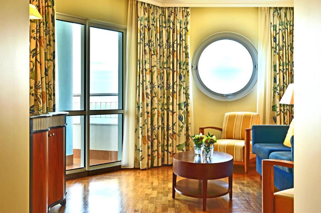 페스타나 그랜드 오션 리조트 호텔 푼샬 외부 사진 A suite on the cruise ship