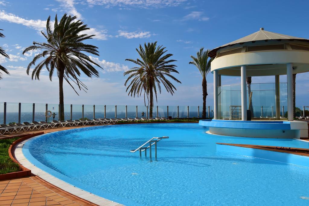 페스타나 그랜드 오션 리조트 호텔 푼샬 외부 사진 The swimming pool at the hotel